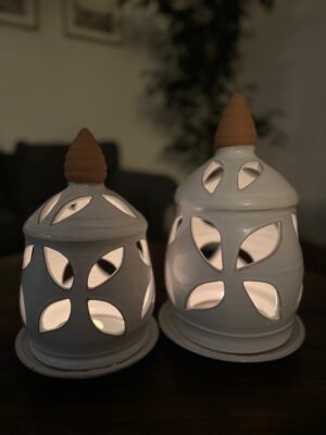 Lampada Maiolica Bianco – Lampion szkliwiony biały 30 cm – zestaw z podstawkiem