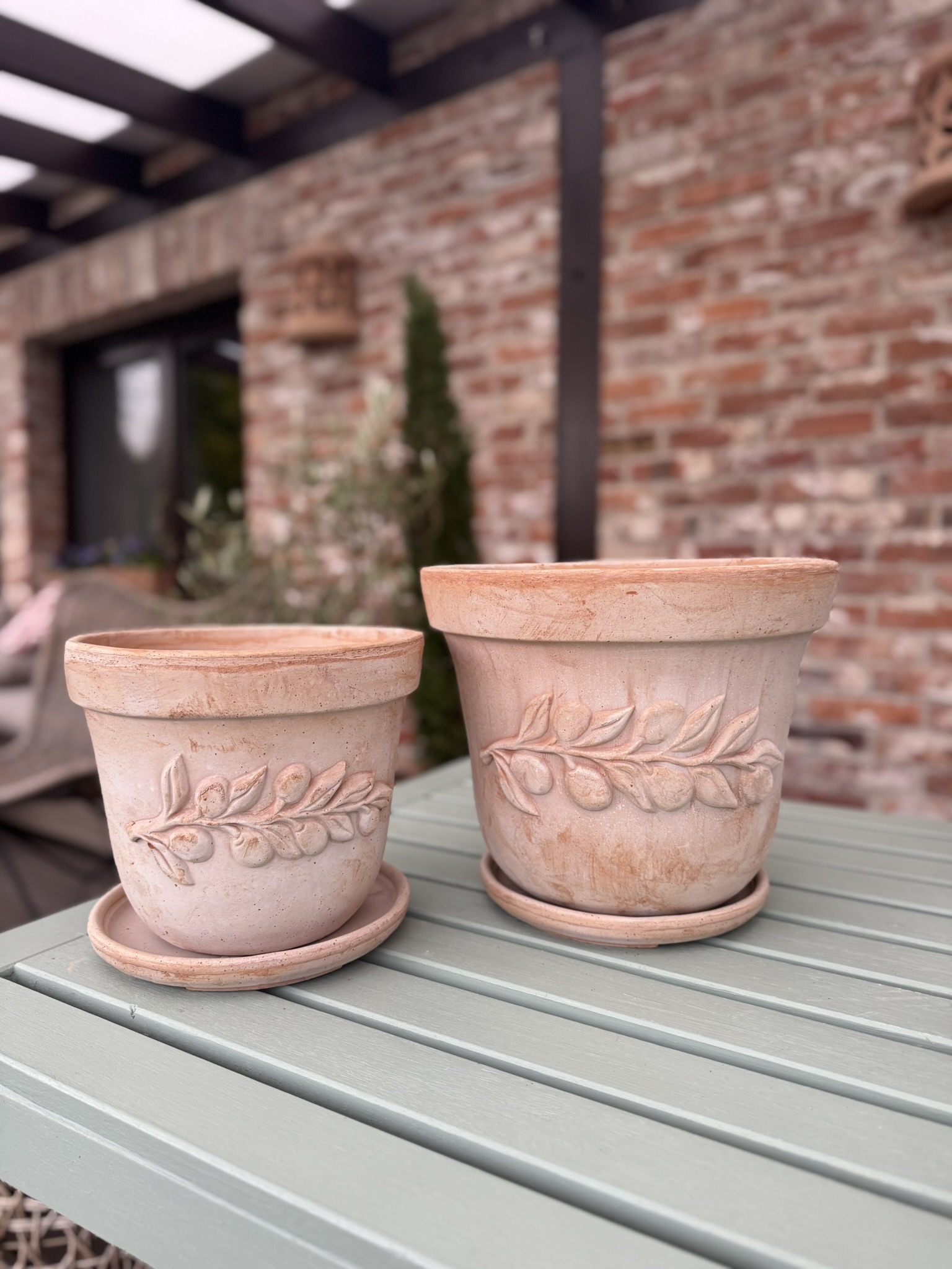 Donica z terakoty Vaso Olive 30 × 25 cm z podstawkiem – ręcznie wykonana we Włoszech - obrazek 5