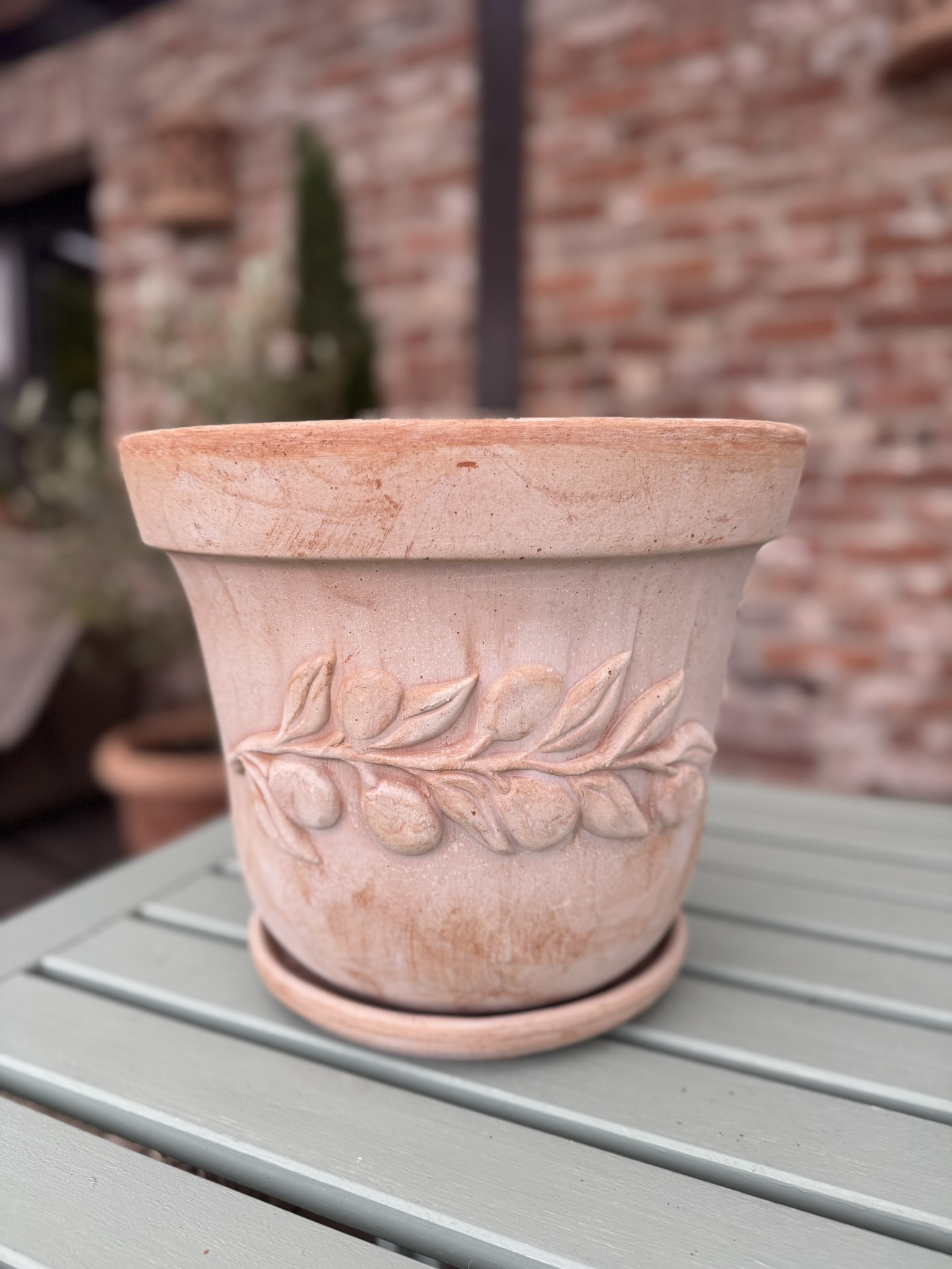 Donica z terakoty Vaso Olive 30 × 25 cm z podstawkiem – ręcznie wykonana we Włoszech - obrazek 8