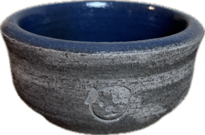 Ciotola Rustica Nera Piccola per Cane – miska ceramiczna dla psa z czarnej terakoty 14 x 6 cm.