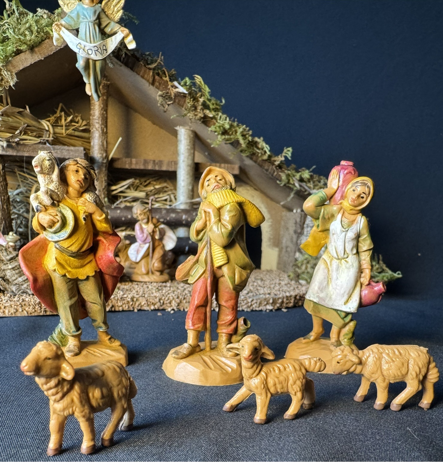 Szopka Bożonarodzeniowa Fontanini nr 406 - 42x19x17 cm - 15 figurek - pozytywka - obrazek 4