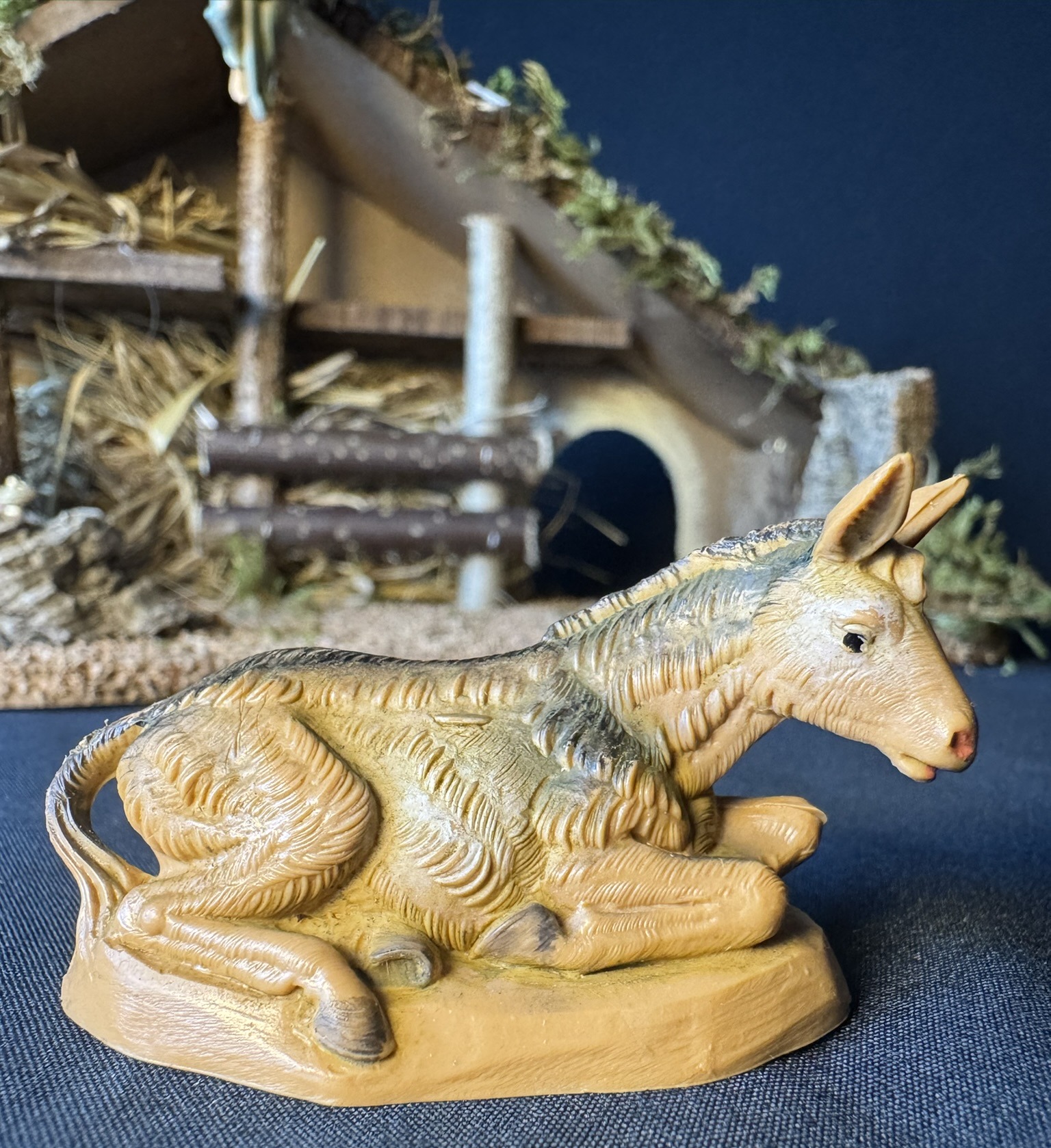 Szopka Bożonarodzeniowa Fontanini nr 406 - 42x19x17 cm - 15 figurek - pozytywka - obrazek 6