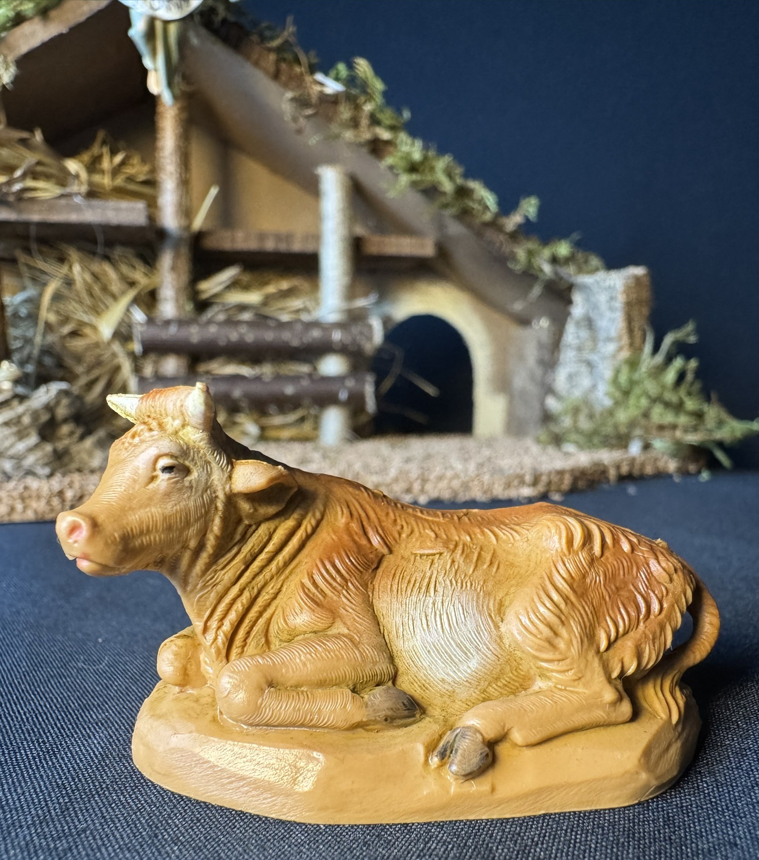 Szopka Bożonarodzeniowa Fontanini nr 406 - 42x19x17 cm - 15 figurek - pozytywka - obrazek 7