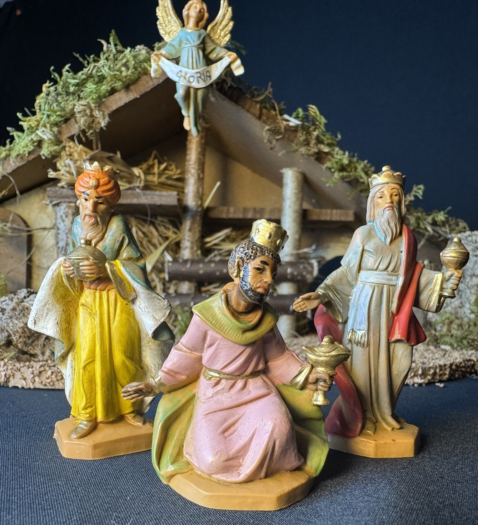 Szopka Bożonarodzeniowa Fontanini nr 406 - 42x19x17 cm - 15 figurek - pozytywka - obrazek 8
