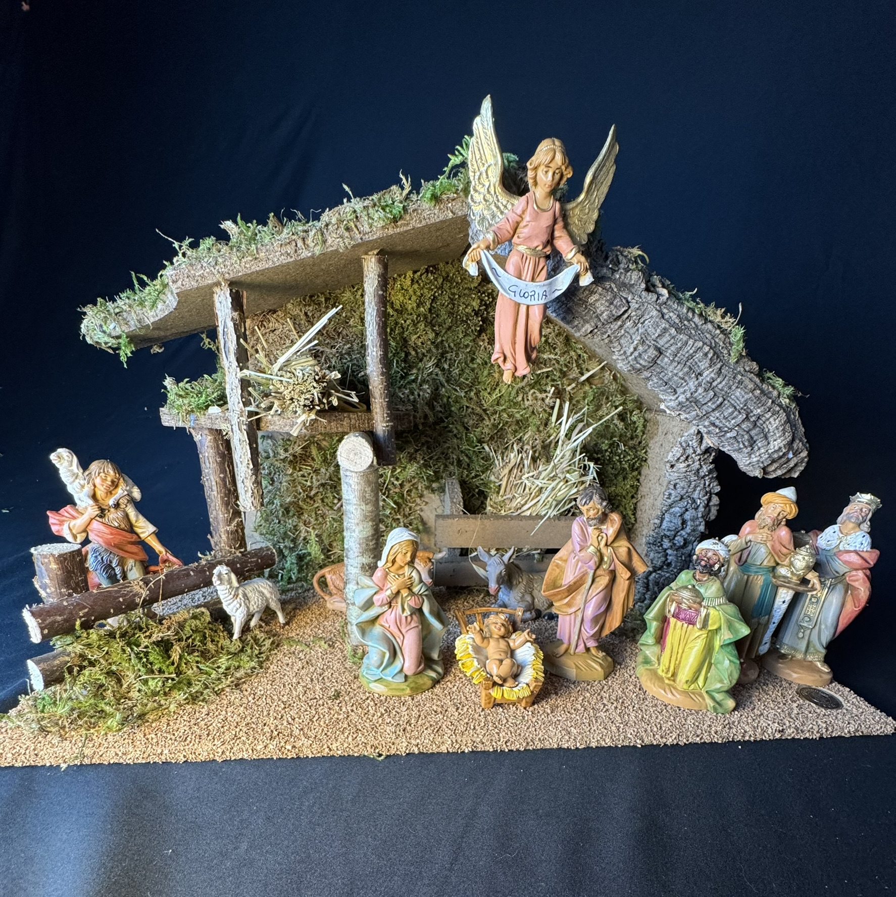 Szopka Bożonarodzeniowa Fontanini nr 517 – 46×22×27h cm