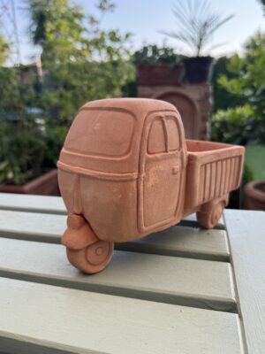 Doniczka Piaggio Ape z włoskiej terakoty