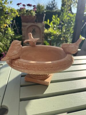 Poidełko dla ptaków z terakoty 29 × 20 cm – 3 ptaszki