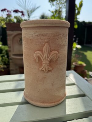 Portabottiglie con Giglio – pojemnik z terakoty z lilią florencką 21 cm